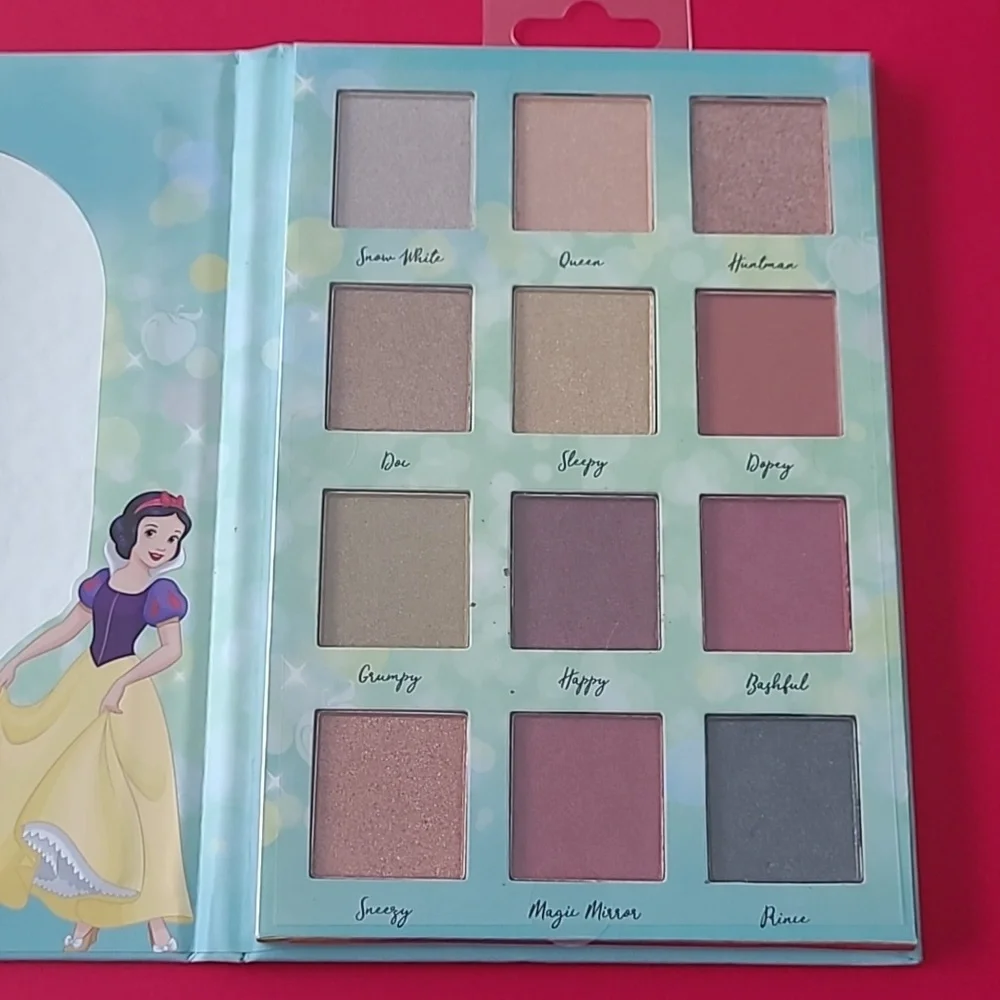 Disney Snow White and the Seven Dwarfs Eye Shadow Palette 12 Shades NWT Sealed